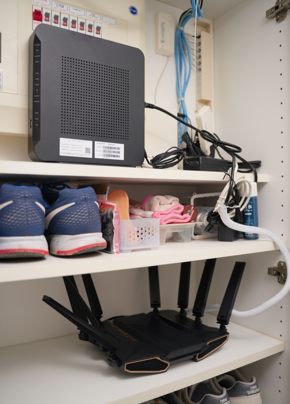 シューズボックス内に設置したInazuma BE7200 Pro+