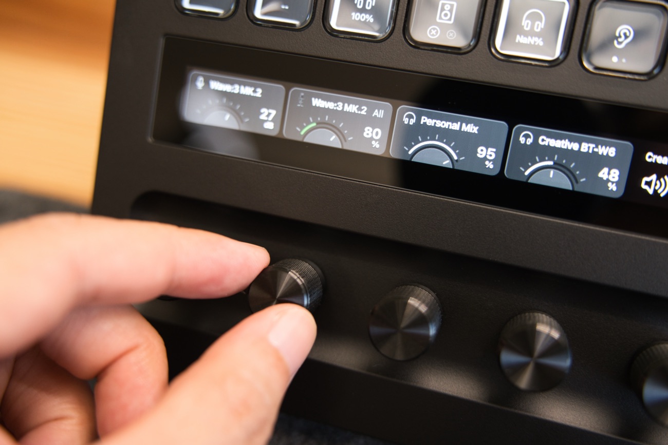 Wave:3 MK.2の音量をStreamDeck+XLのダイヤルで操作する様子