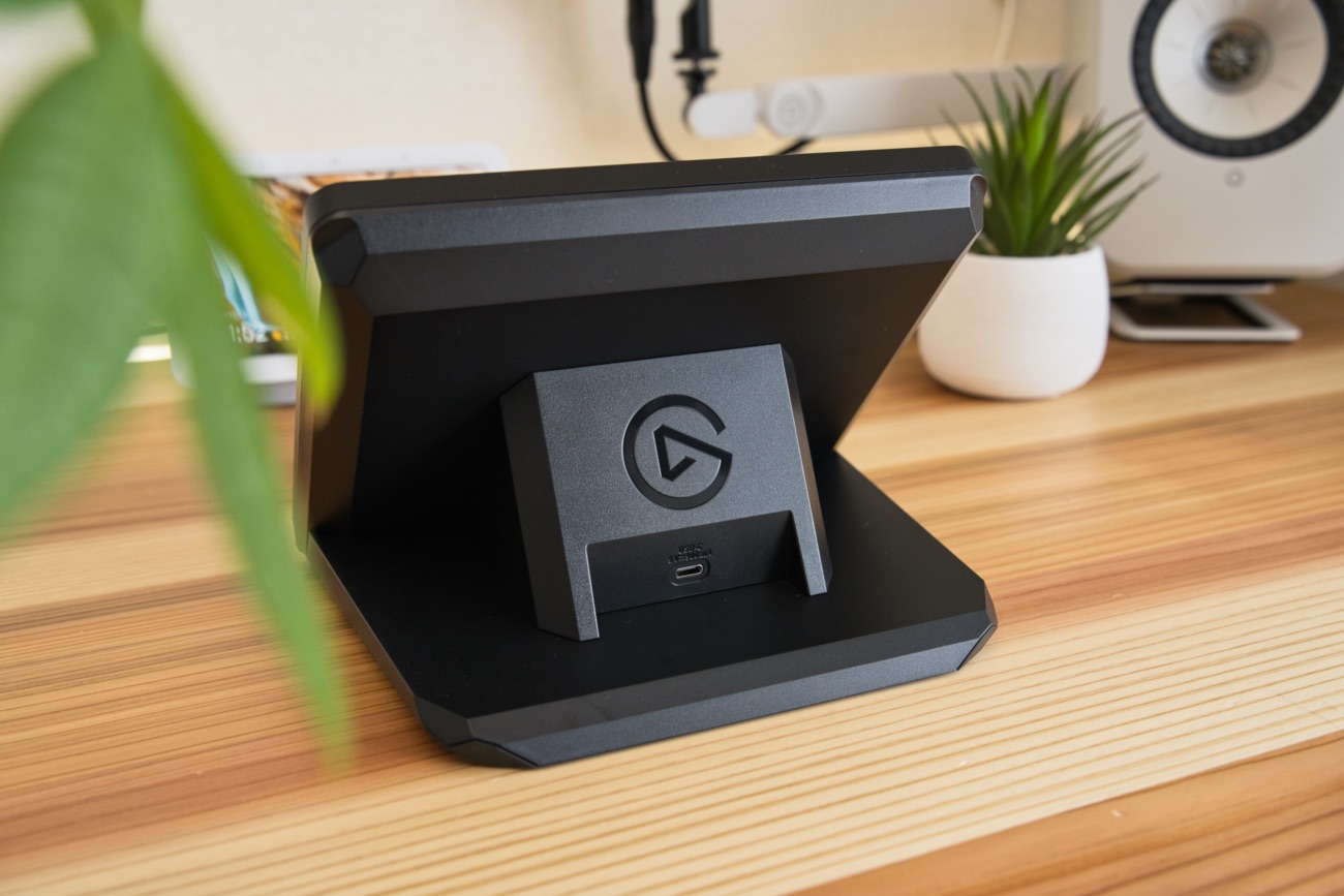 Elgato Stream Deck + XLの背面