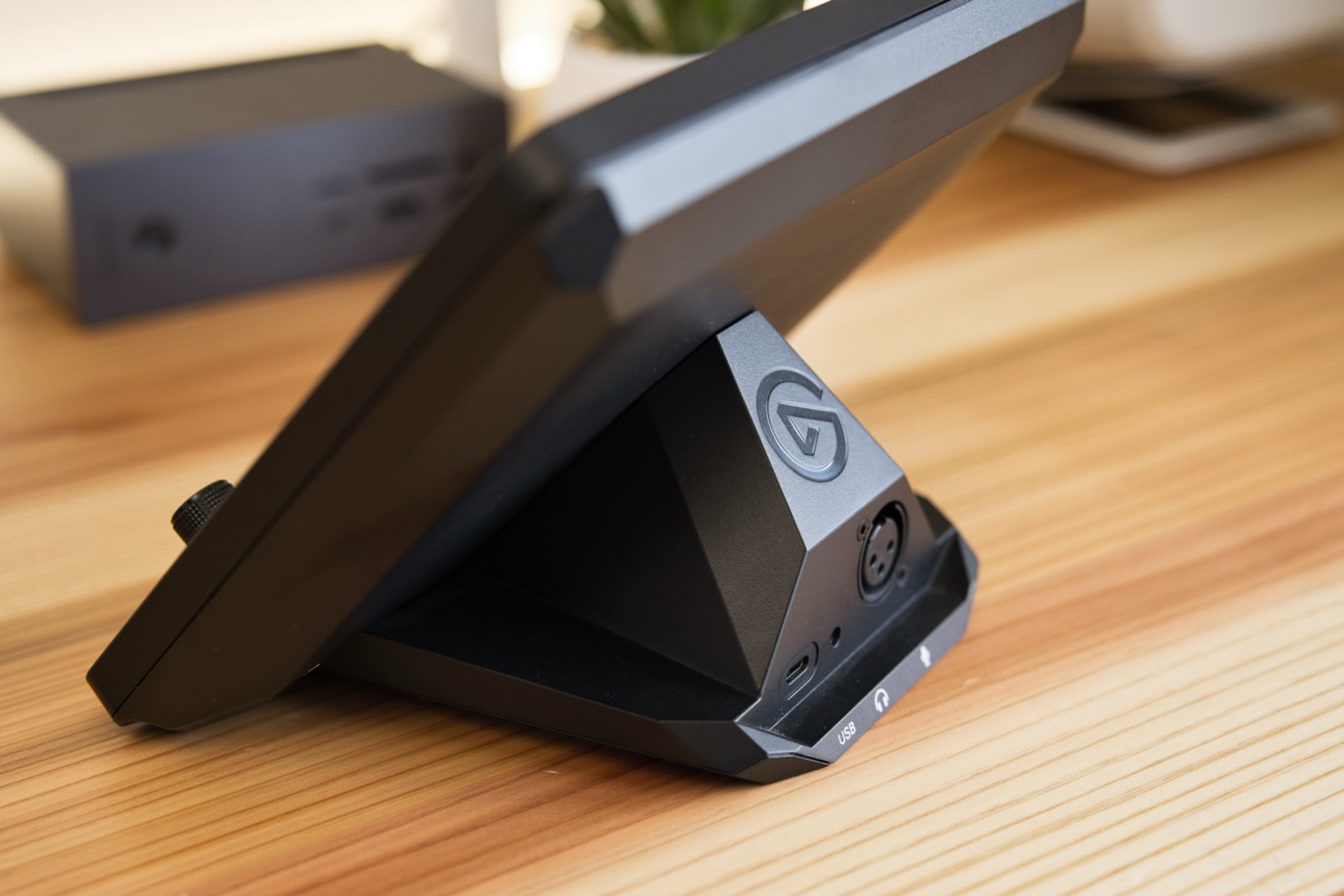 XLR Dockを装着したElgato Stream Deck + XL