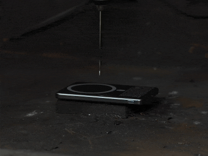 釘を刺しても発火・爆発のないMiniMag Pro