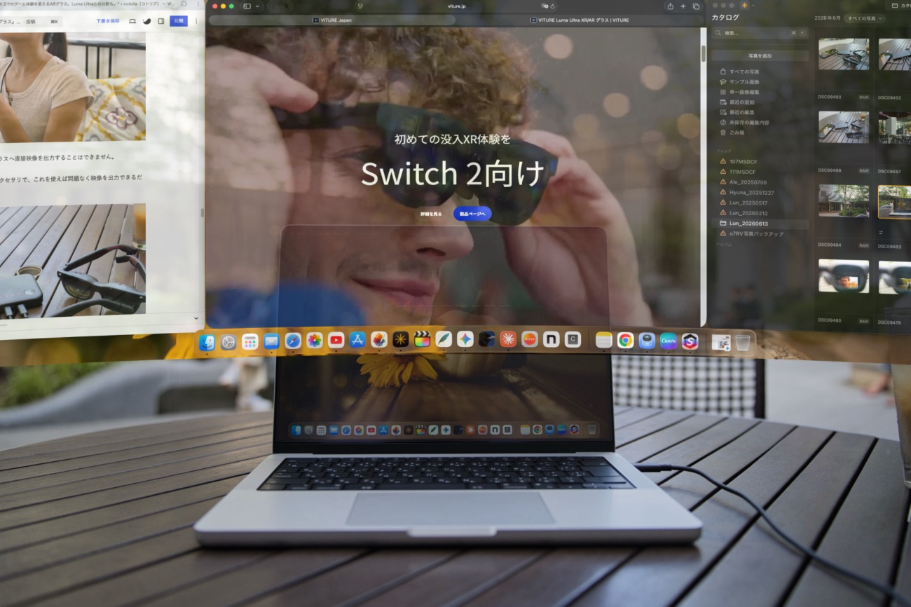 MacBookとSpaceWalkerでウルトラワイドで拡張された3つのディスプレイ