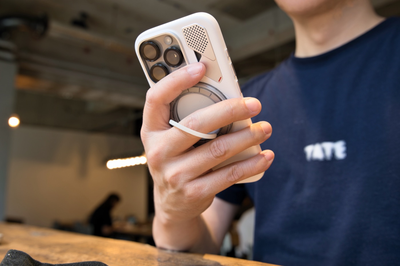 G09 Ghostのシリコンリングに指を通した場合