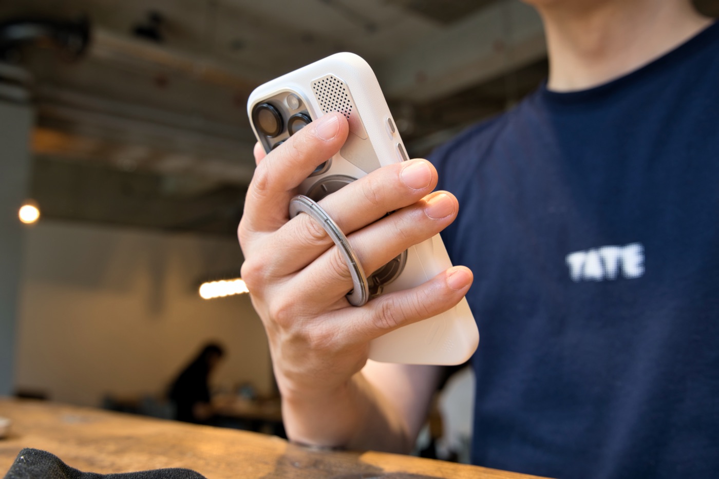 G09 Ghostの外側のリングに指を通した場合