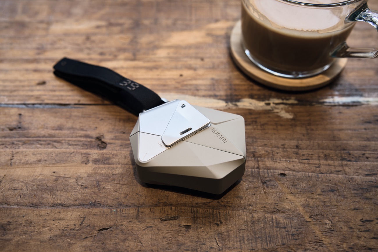 デスクに置いたAULUMU A39