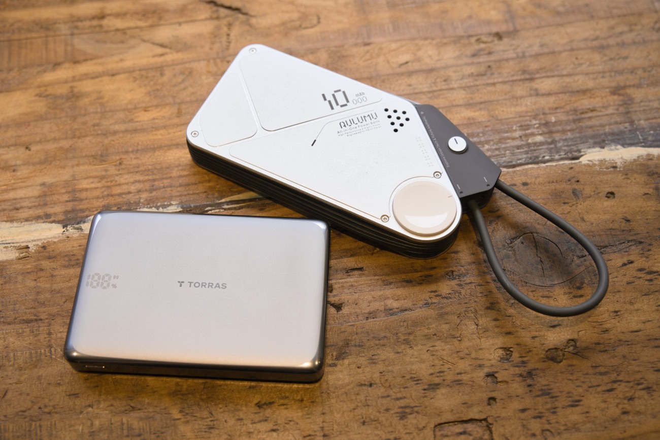 AULUMU M10 モバイルバッテリーと、TORRAS MiniMag Pro10,000mAh