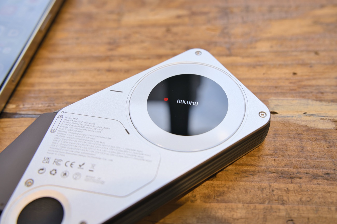 AULUMU M10 モバイルバッテリーの裏面デザイン