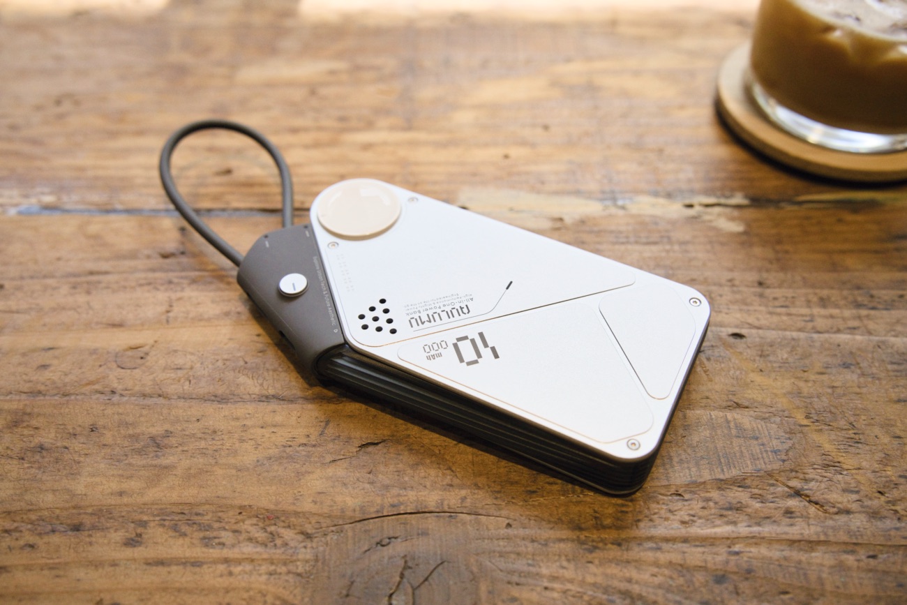 AULUMU M10 モバイルバッテリーの外観