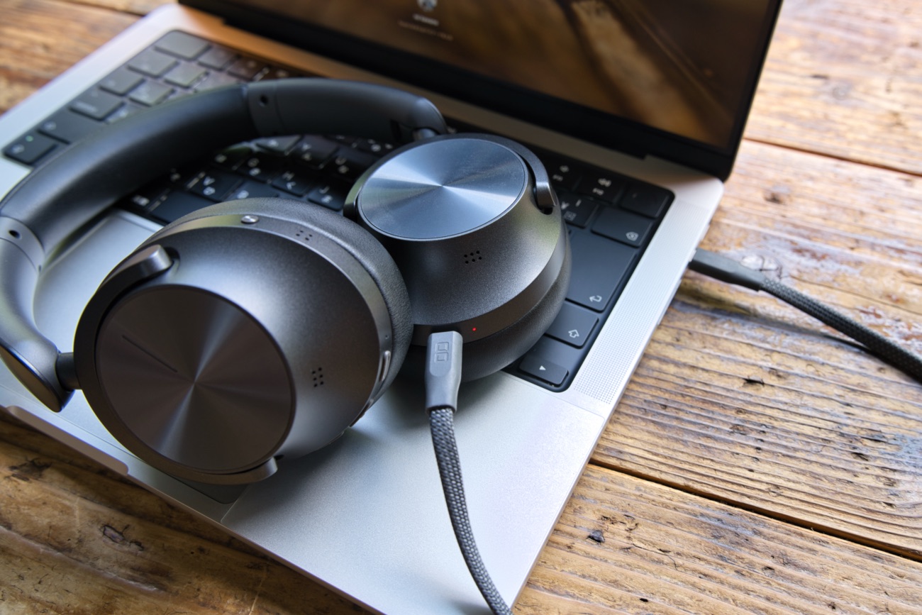 MacBookに有線で接続したNoise Master Buds MAX