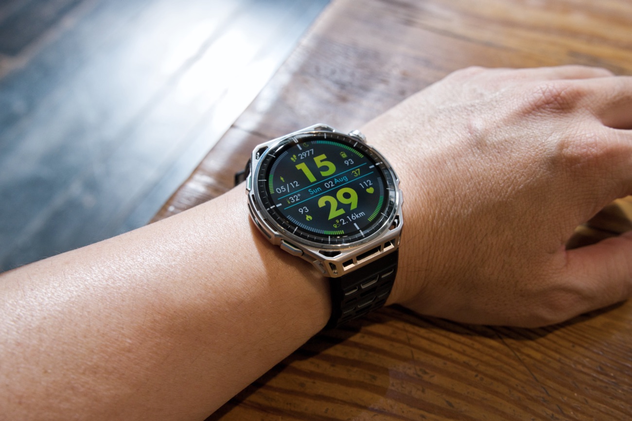 腕に装着したAmazfit Balance 3