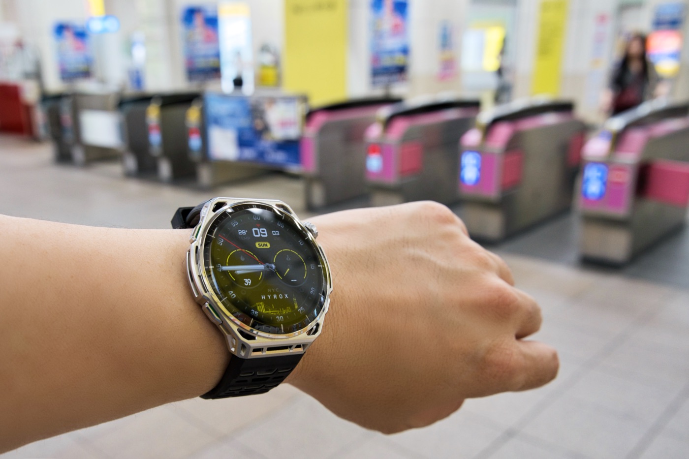 電車の改札とAmazfit Balance 3