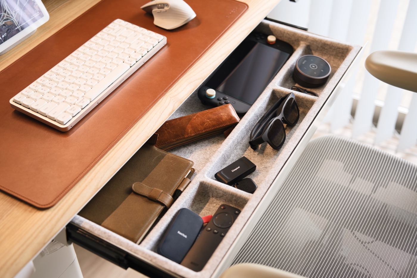 内部トレーで区分けされたCOFO Desk ドロワー