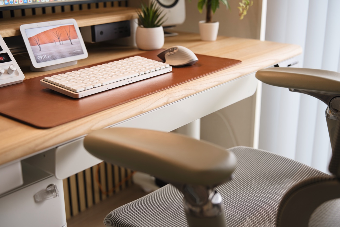COFO Chair Premium 2の肘置きに干渉するドロワー