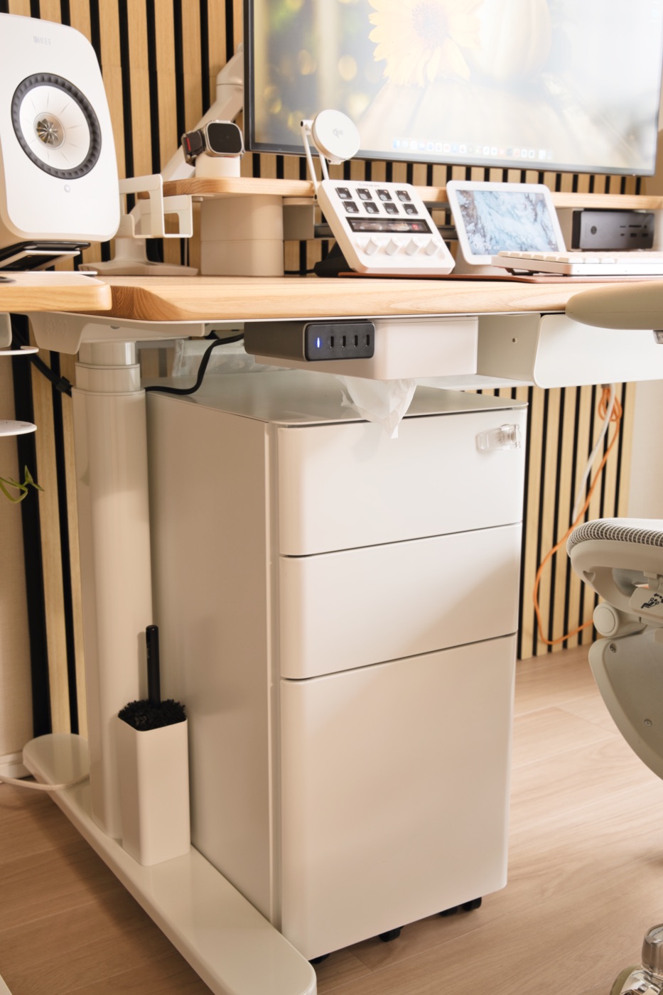 社外品のマグネットアイテムを複数配置したCOFO Desk Studio