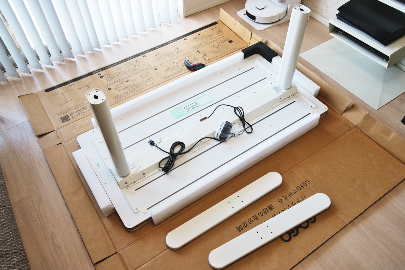 組み立て中のCOFO Desk Studio