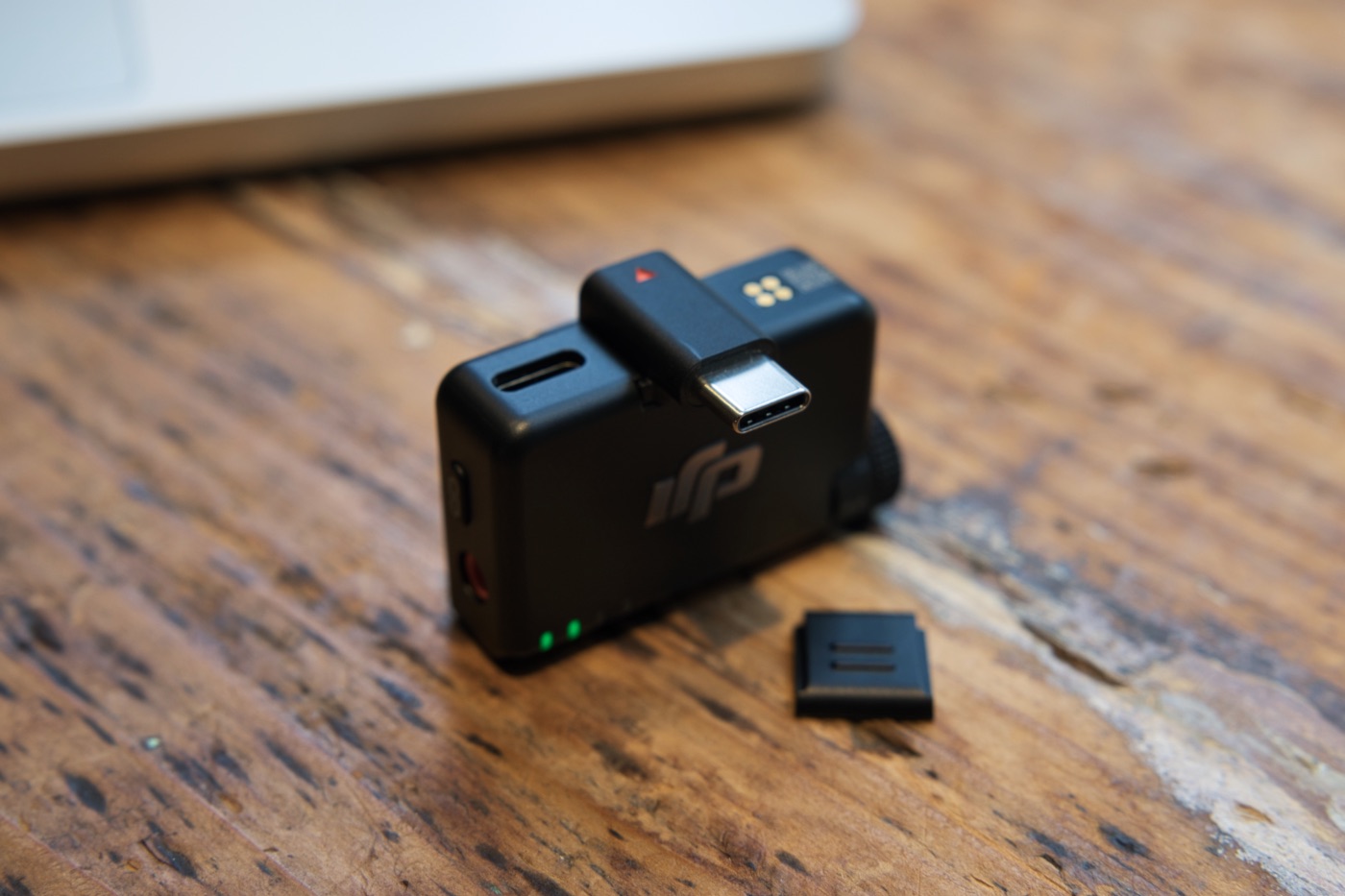 拡張端子にUSB-Cアダプタを装着したDJI Mic Mini 2S