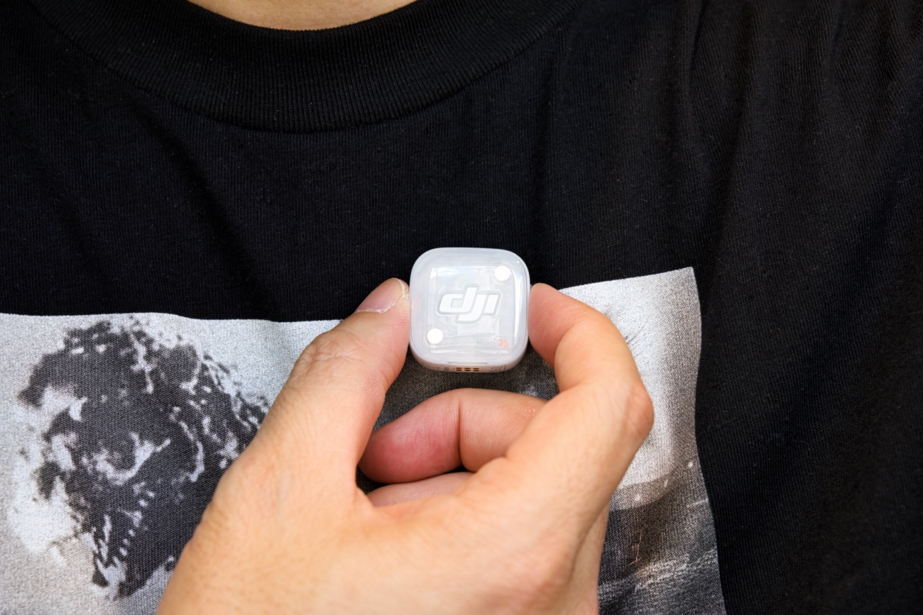 DJI Mic Mini 2Sのトランスミッターで内部収録をする様子