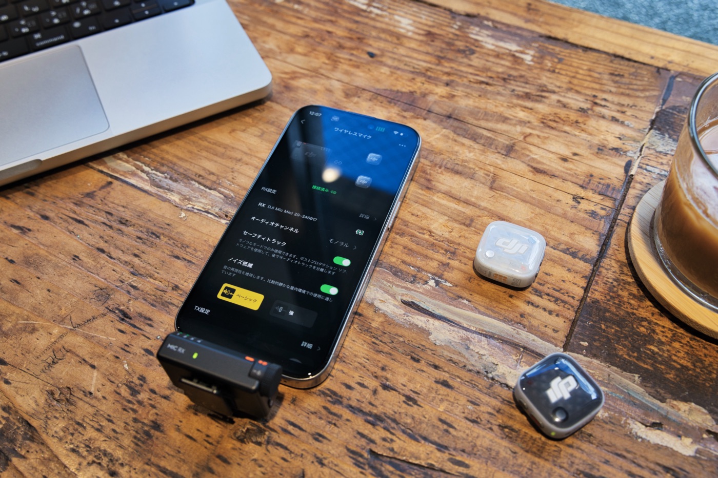 iPhoneに装着したDJI Mic Mini 2Sで録音する様子