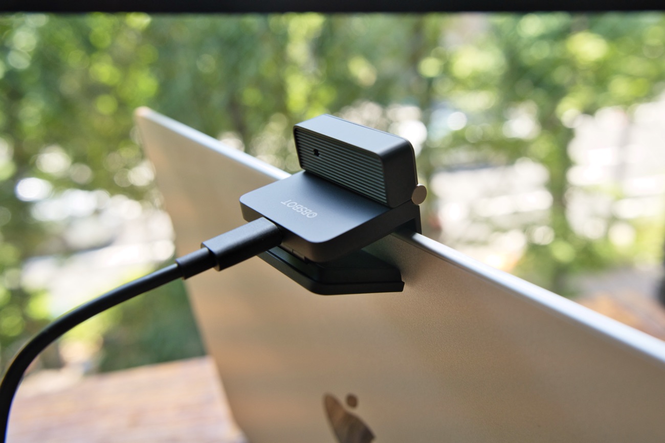 MacBookにマウントしたMeet Flip(背面から撮影)