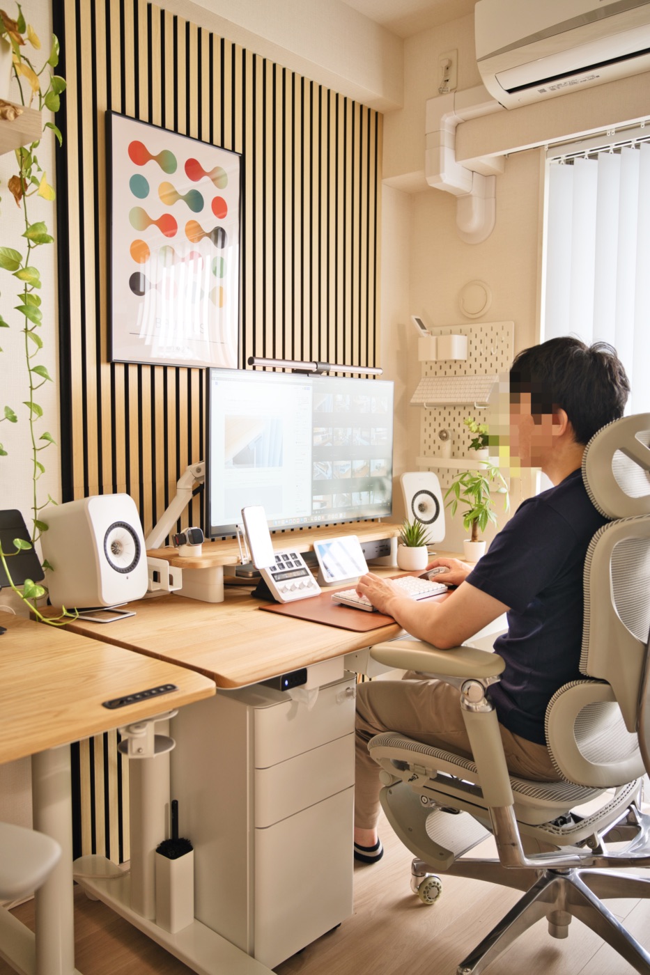 COFO Desk Studioでデスクワークをする筆者