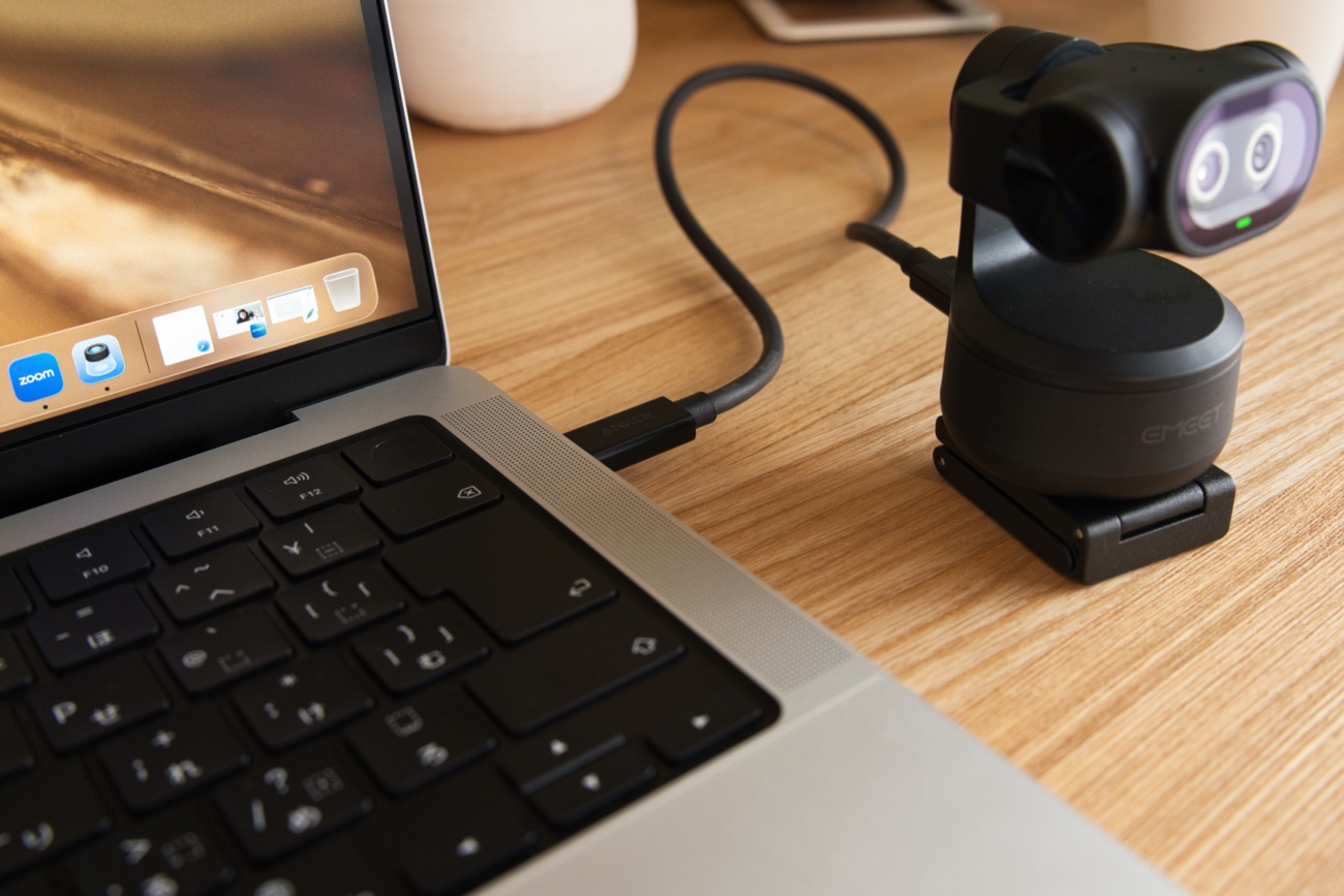 MacBookに接続したEMEET PIXY
