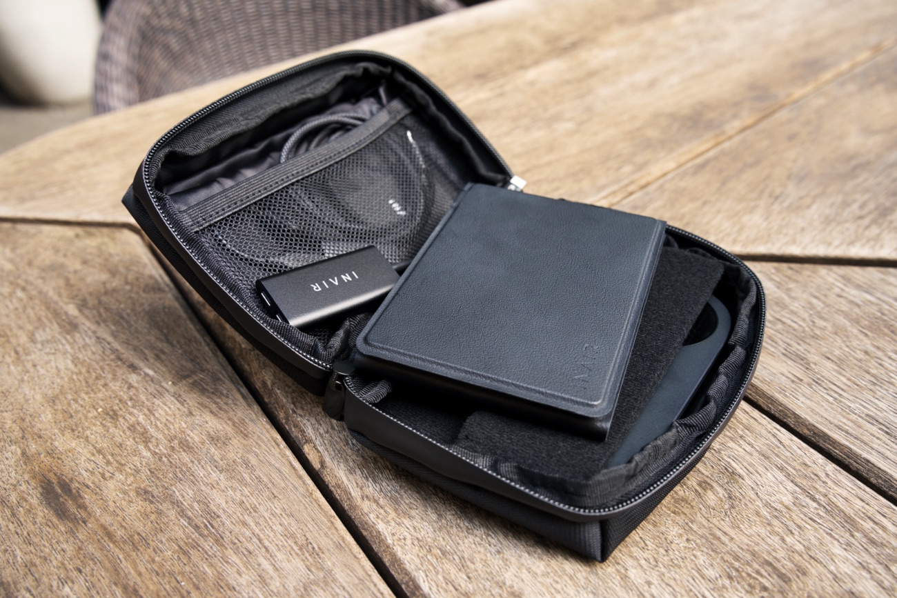専用ポーチに入ったINAIR 2 Pro Go Packセット
