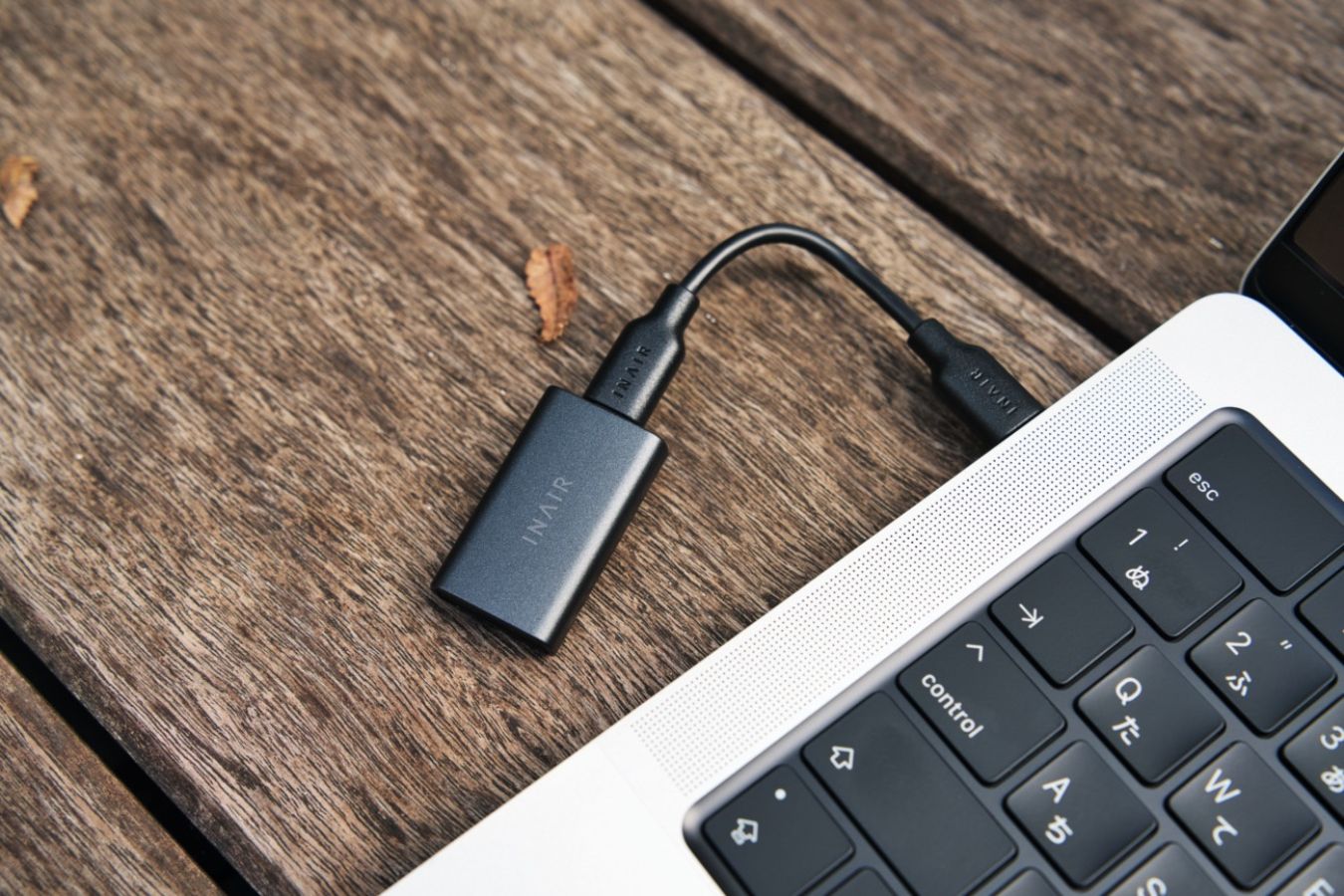 MacBook Pro に接続されたWakey