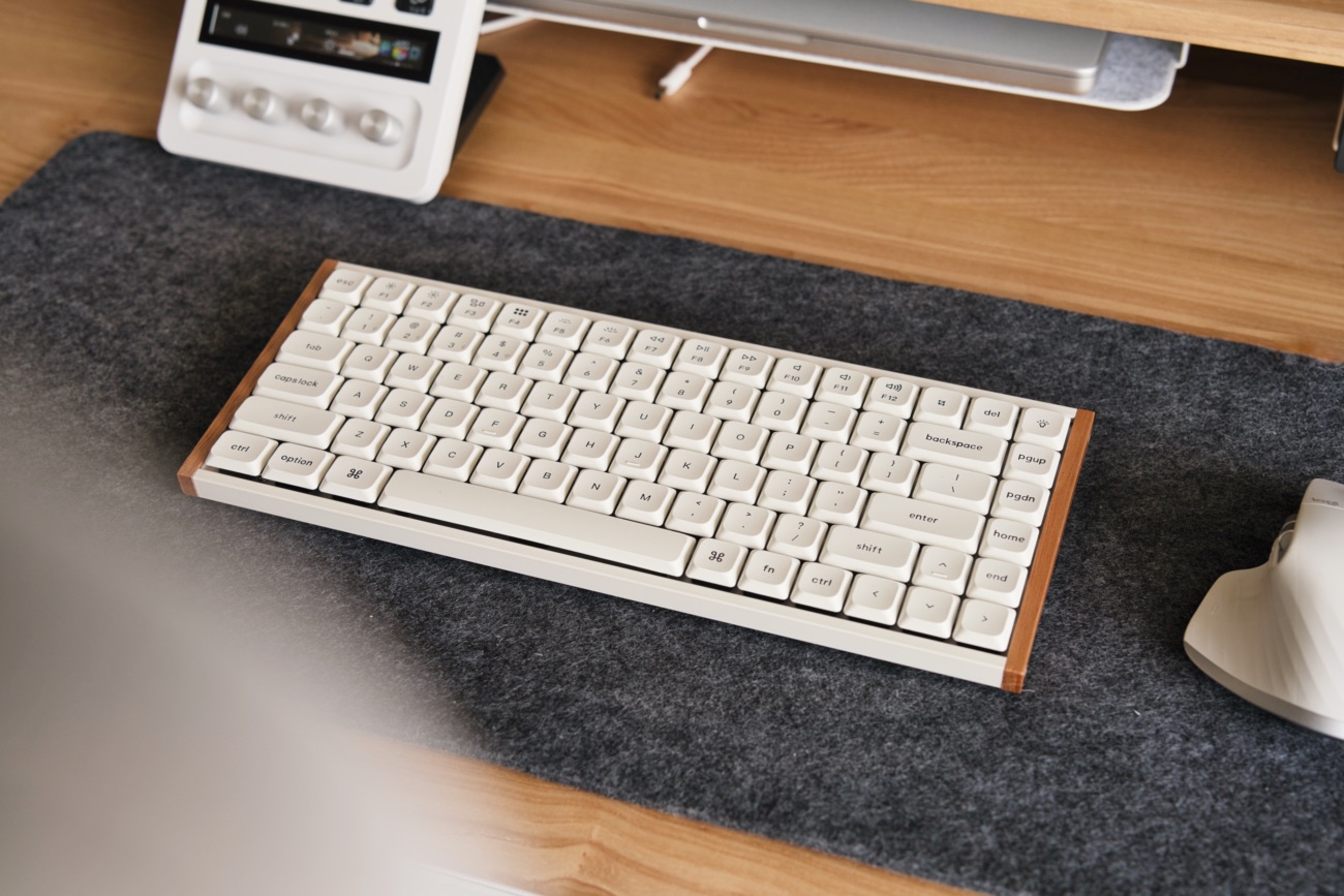 Keychron K3 Ultra 天然木サイドフレームとアルミボディ